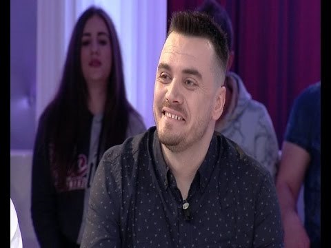 Zone e lire - ‘Po ti kush je?’ Vani Gjuzi kendon ‘Duhet te isha un’! (03 mars 2017)