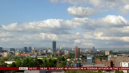 Télécharger la video: Concert hommage à Manchester: Une minute de silence observée, une séquence forte en émotion