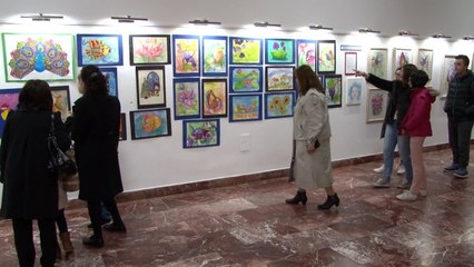 Report TV - Nxënësit e shkollës “Albanët” hapin ekspozitë pikture