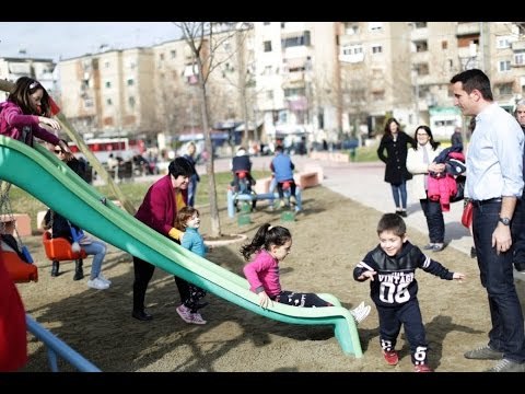 Report TV - Veliaj përuron këndin e dhjetë të lojërave: Investojmë në çdo lagje