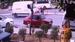 İzmir'deki Korkunç Kaza Güvenlik Kamerasında: İki Genç Kız Ağır Yaralandı