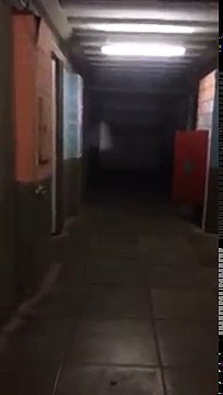 Deux policiers entendent du bruit dans une morgue, puis ce qu'ils captent sur vidéo est à glacer le sang!