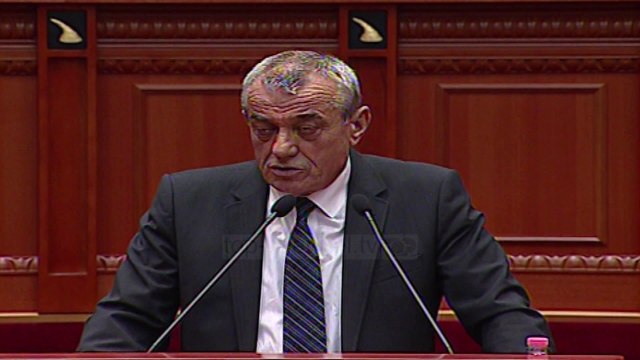 Vettingu, dosjet kthehen tek Totozani - Top Channel Albania - News - Lajme