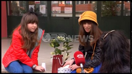 Festa - 7 Marsi, lulet e dhuratat si mirënjohje për mësuesit