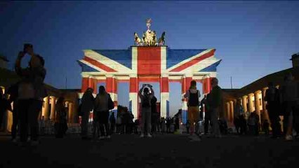 La puerta de Brandeburgo se ilumina por Londres
