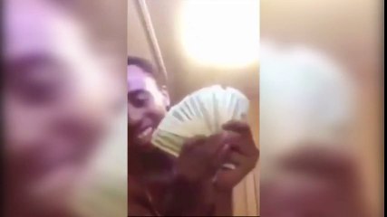 Paraları Sayarken Polis Bastı