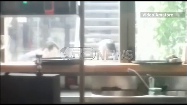 Zhvillimet - Situata politike, Basha drekë me Lu në një restorant në ish-Bllok