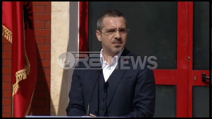 Télécharger la video: Ora News – Tahiri: Rritja e pagave për policinë të kthehet në shërbim për qytetarët