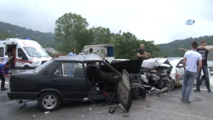 Hurdaya Dönen Otomobilden Sağ Çıktı: 1'i Ağır, 3 Yaralı