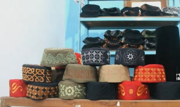 Tren Songkok Kaligrafi di Kudus, Jawa Tengah