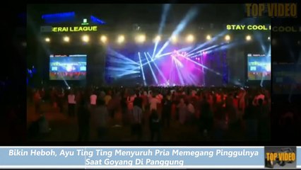 27.Bikin Heboh, Ayu Ting Ting Menyuruh Pria Memegang Pinggulnya Saat Goyang Di Panggung