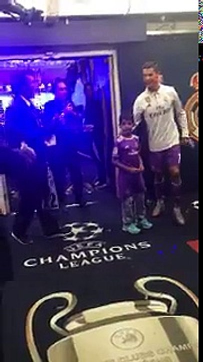 The Moment Cristiano Ronaldo Introduced His Son To Alex Ferguson!!