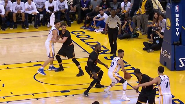 Warriors VS Cavs : Stephen Curry goes 1v1 against Lebron James