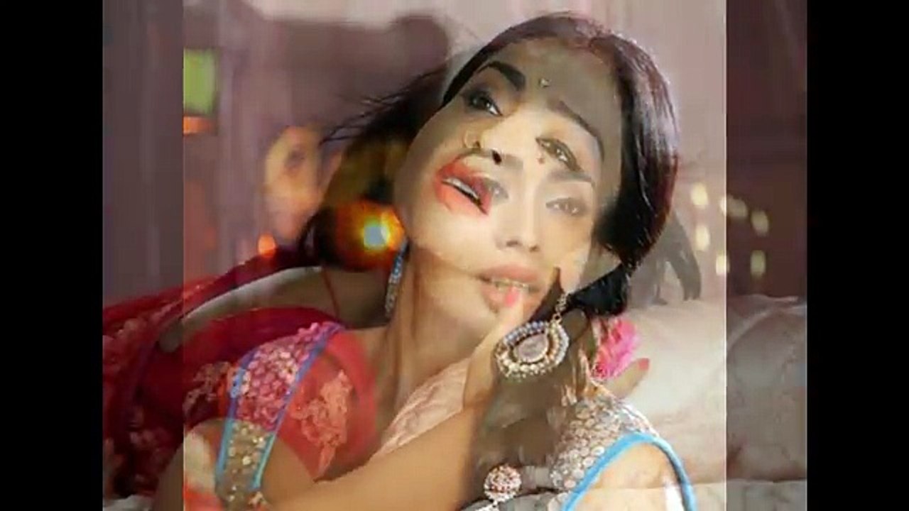 Shriya Saran hottest sexy BOOB Show