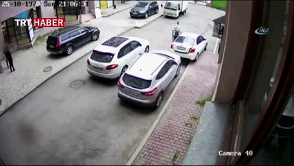 Kadın sürücü aracını park etmek isteyince...