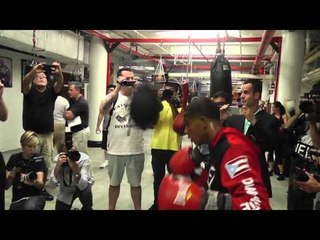 Felix Verdejo Working the bag at mendez gym