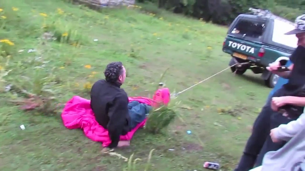 Réveiller son pote en mode VIOLENT... Blague de camping