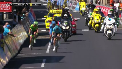 Скачать видео: Lutsenko accélère au premier passage sur la ligne d'arrivée / Lutsenko attacks while crossing the finish line for the 1st time  - Critérium du Dauphiné 2017