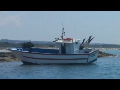 Torre San Giovanni (LE) - Soccorso peschereccio incagliato (05.06.17)