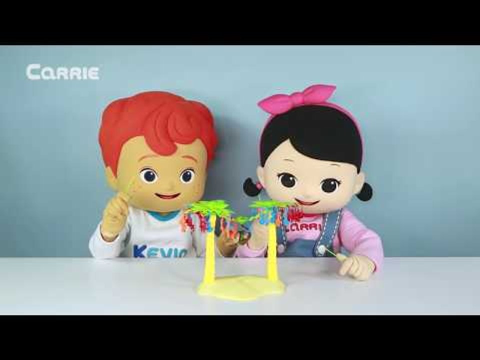 원숭이를 구출하라! 캐빈과 캐리의 텀블링 몽키2 보드게임 대결 놀이 | 캐리 앤 플레이
