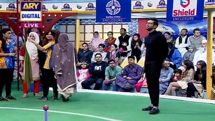 Newly Wedded Couple Funny game - Jeeto Pakistan - Must Watch