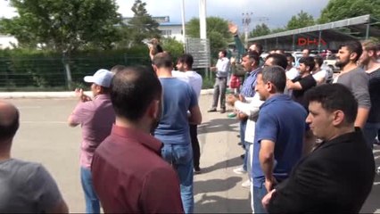 Sivas'ta Işten Çıkarılan Fabrika Işçilerinden Eylem