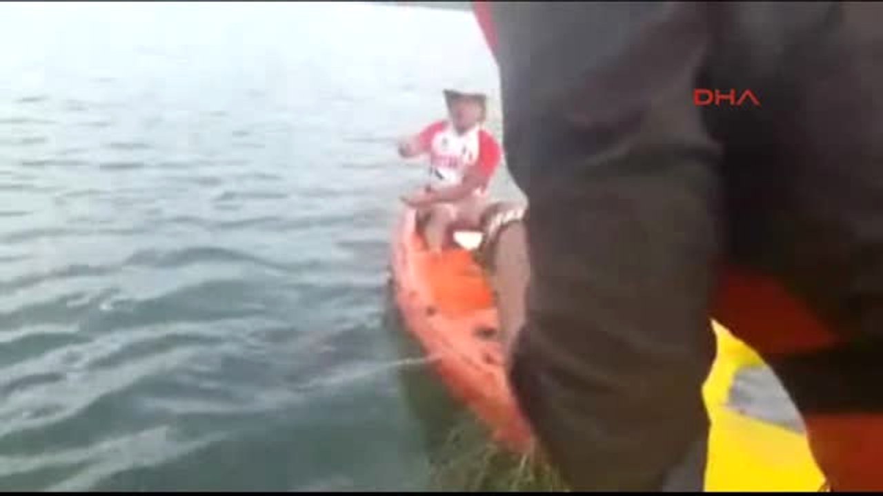 Bilecik Avlanma Yasağı Olan Gölette Ağlara Takılan Balıkları Jandarmalar Kurtardı