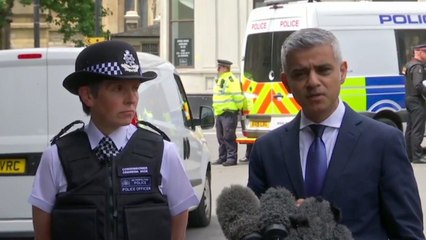 Video herunterladen: Sadiq Khan says London's police is underfunded and takes dig at Donald Trump