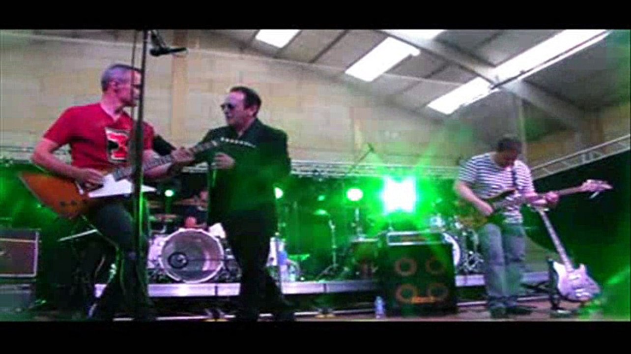 October plays U2