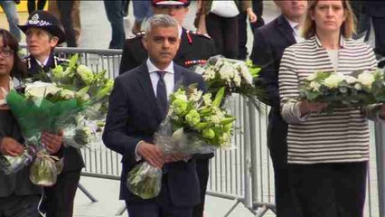 Londres recuerda, cerca del London Bridge, a las víctimas de los ataques