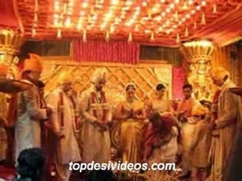 Abhishek Aishwarya Wedding New Pics - Aish Smiling and ...