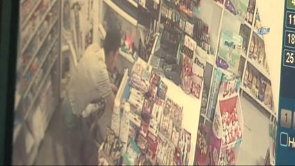 Jet Hırsız 30 Saniyede Kasadaki 12 Bin TL'yi Çalıp Kaçtı. O Anlar Böyle Görüntülendi