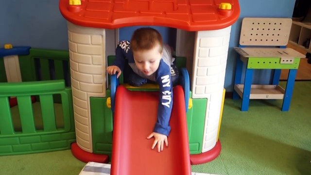 Trẻ em chơi trò chơi ở nhà Trẻ em & Trẻ sơ sinh