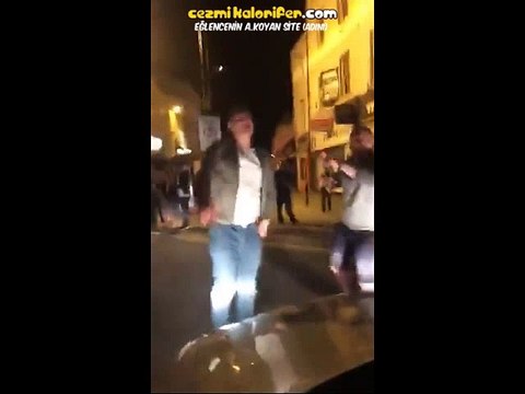 İngiltere'de Haftasonu Arabanızla Gezerken Müziğin Sesini Açarsanız Başınıza Neler Gelir?