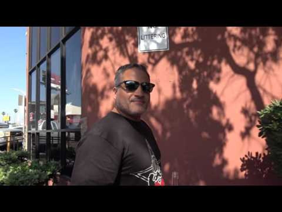 ricky funez shopping at a store which has a rash of shop lifting!!! EsNews Boxing