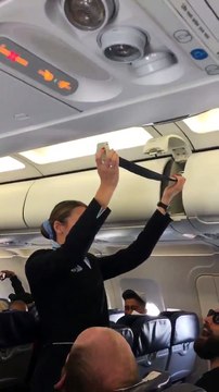 Les supporters du PSG malmènent une hôtesse de l’air pendant les consignes de sécurité