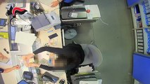 Impiegata delle Poste di Bari rubava soldi ad anziana donna, arrestata