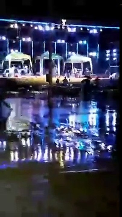 En pleine tempête la scène s'effondre sur les artistes