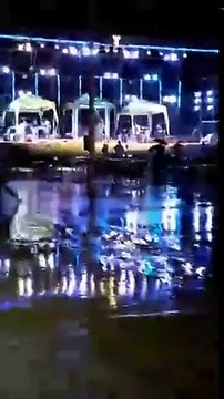 En pleine tempête la scène s'effondre sur les artistes