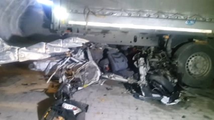 Otomobil Tırın Altına Girdi: 2 Ölü