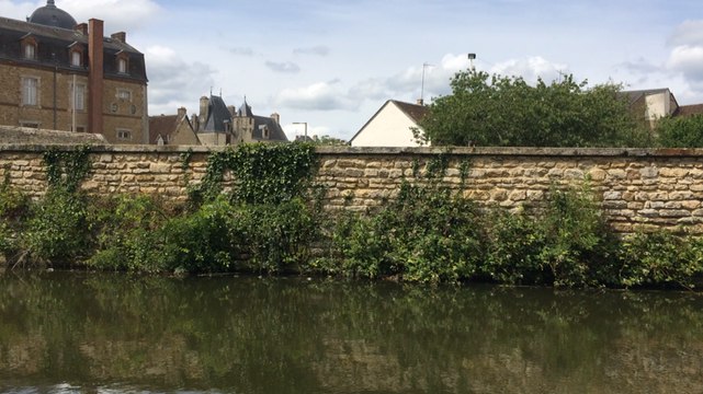Balade en barque électrique au fil de la Sarthe