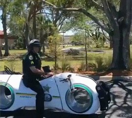 La moto police "tron" pour arrêter avec classe !