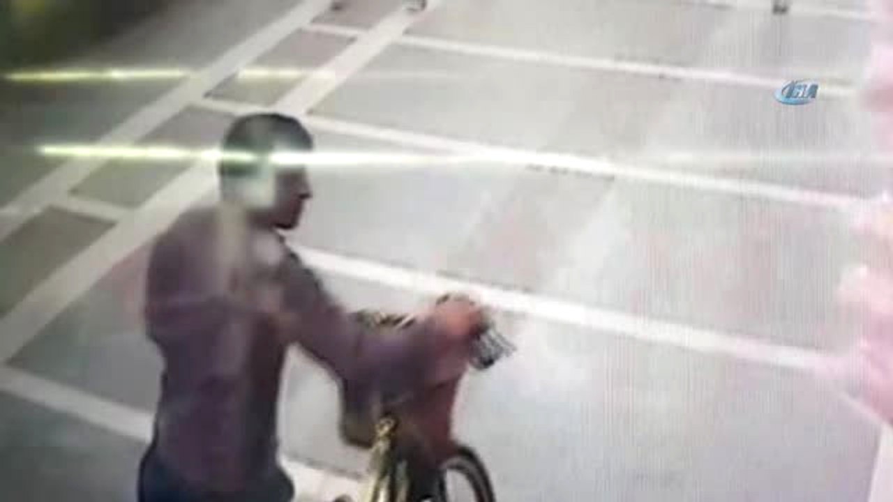 Yaşlı Kadına Yardım Tuzağı... 90 Yaşındaki Kadın, Yardım İstediği Adam Tarafından Öldüresiye Dövüldü