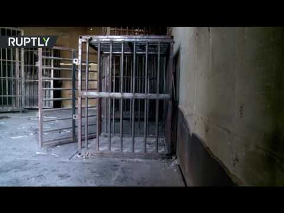Iraqi soldiers discover ISIS courtroom with human cages in Fallujah