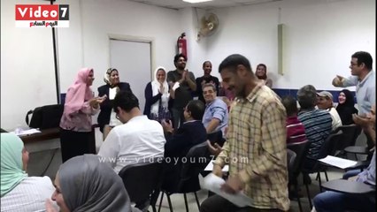 طلاب  "طب ٦أكتوبر" يكرمون أحد عمال الجامعة برحلة عمرة