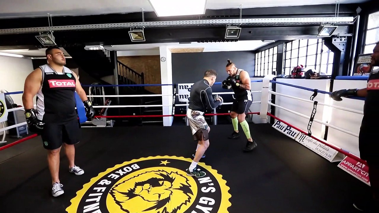 Boxe & rugby à Pau : entraînement de boxe pour les joueurs de la Section Paloise avec Karim Aliliche