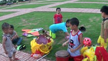 Ku Bo Tập Múa Lân và Ông Địa - Lion Dance Drumming For Kids In The Park - Ku Bo Đẹp Trai