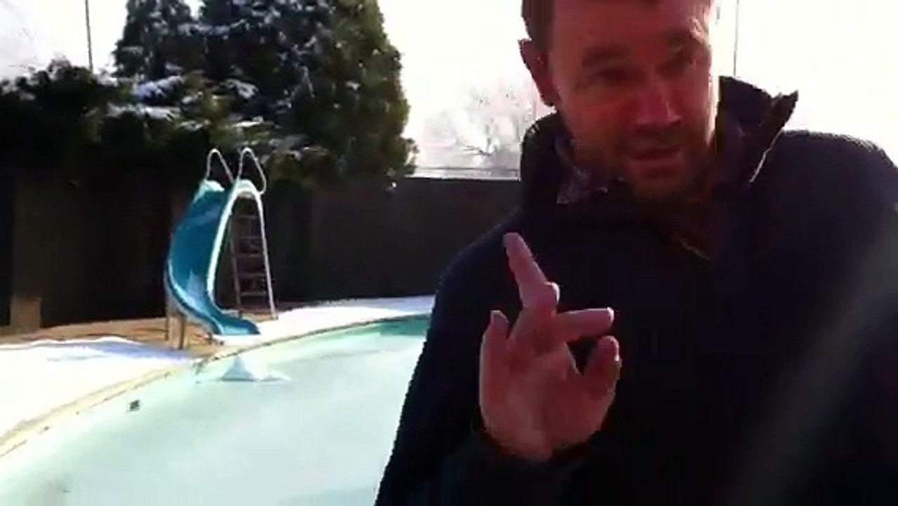 09.Pool DEFINITELY frozen
