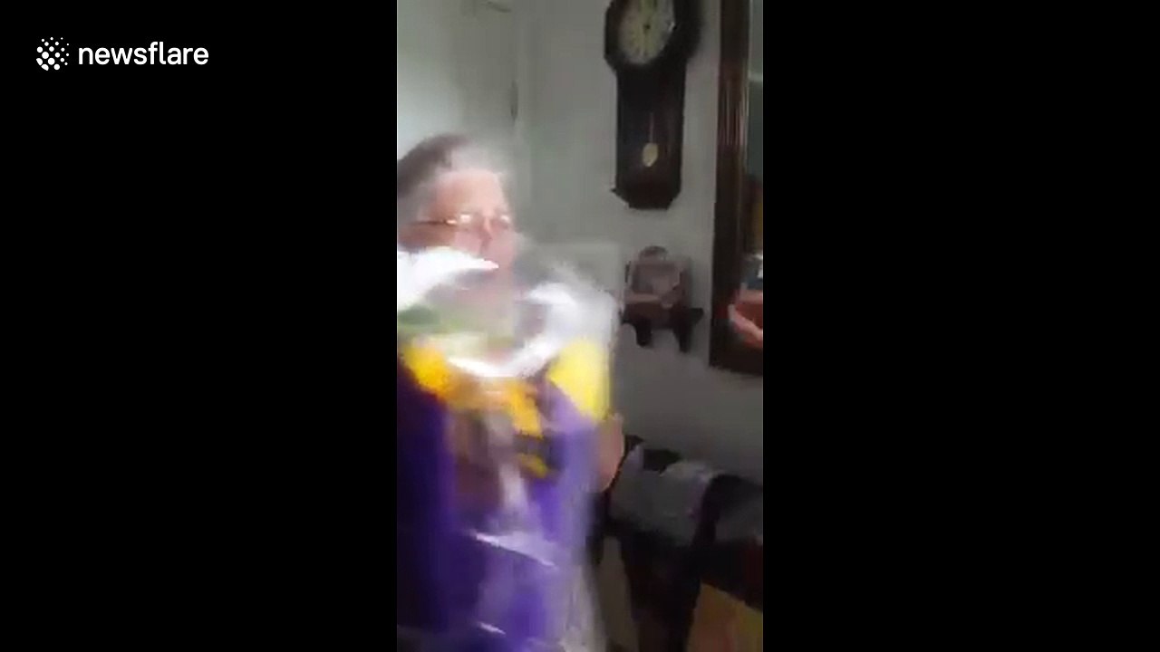 Woman is reunited with her biological aunt after spending 17 years apart