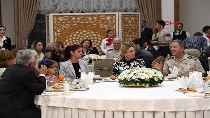 Gazi Orduevi'ndeki Iftara 273 Şehit Yakınının Yanı Sıra TSK'nın Komuta Kademesi Katıldı